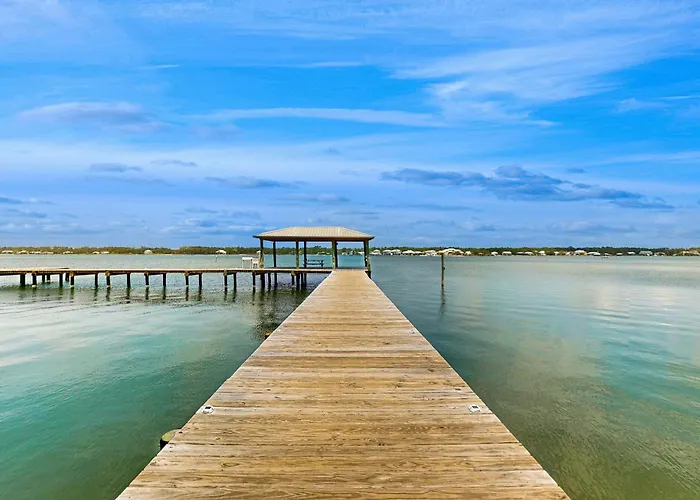 Bright & Beautiful With Shared Pool Boat & Fishing Pier Balcony Ac Holiday home