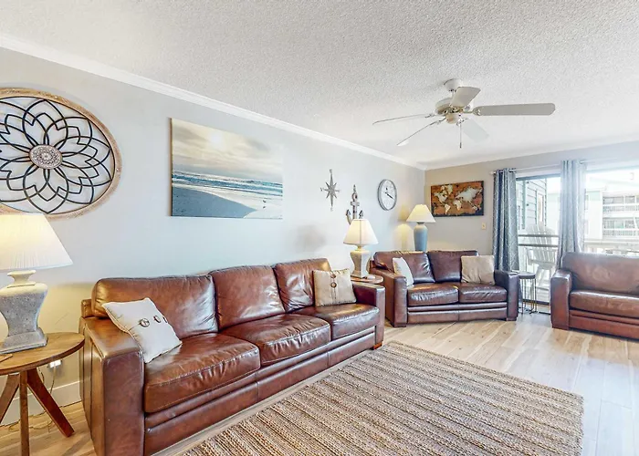 Bright & Beautiful With Shared Pool Boat & Fishing Pier Balcony Ac