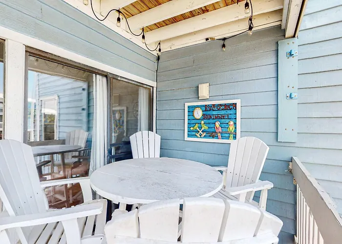 Bright & Beautiful With Shared Pool Boat & Fishing Pier Balcony Ac