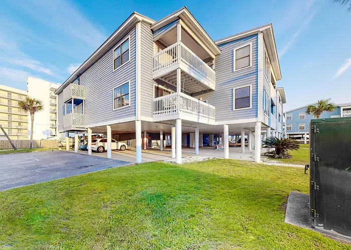 Bright & Beautiful With Shared Pool Boat & Fishing Pier Balcony Ac