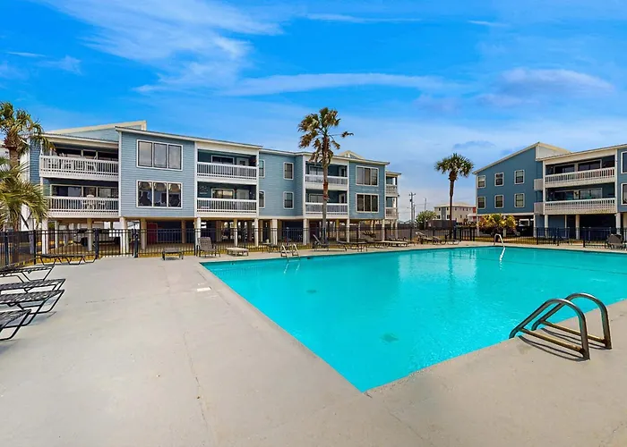 Bright & Beautiful With Shared Pool Boat & Fishing Pier Balcony Ac Holiday home