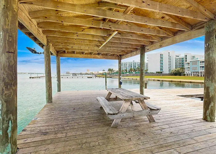Bright & Beautiful With Shared Pool Boat & Fishing Pier Balcony Ac