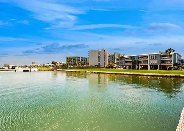 Bright & Beautiful With Shared Pool Boat & Fishing Pier Balcony Ac Holiday home *