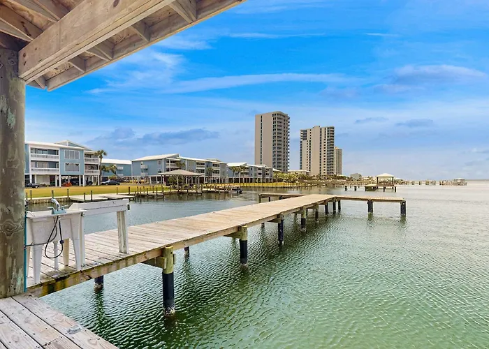 Bright & Beautiful With Shared Pool Boat & Fishing Pier Balcony Ac Holiday home *